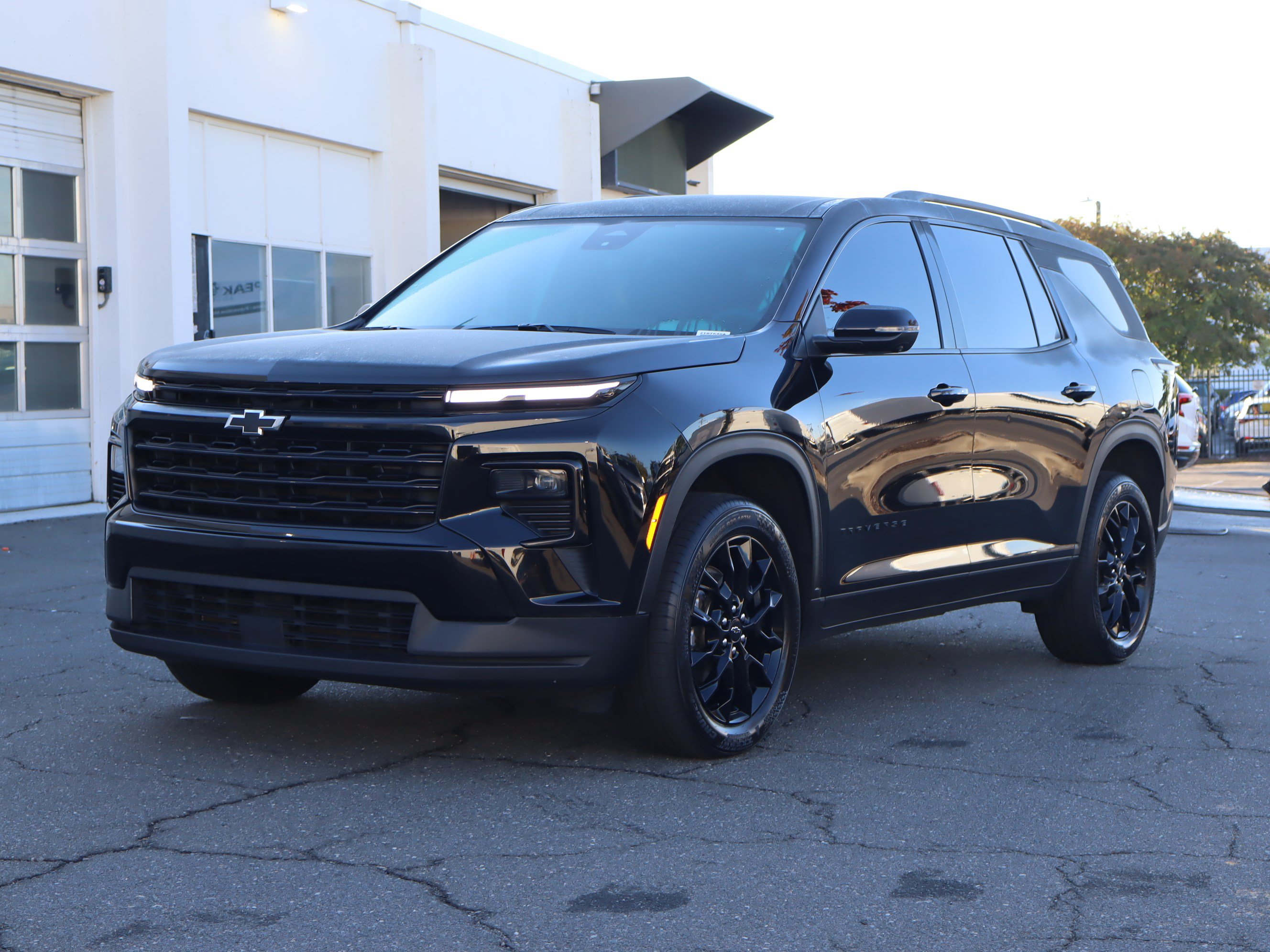 Used 2024 Chevrolet Traverse LT w/ Midnight/Sport Edition FWD image 5