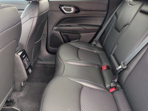 New 2026 Jeep Compass Latitude image 17