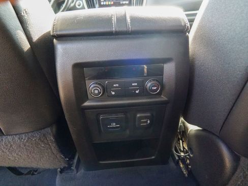 Used 2021 Chevrolet Traverse High Country AWD/4WD image 18