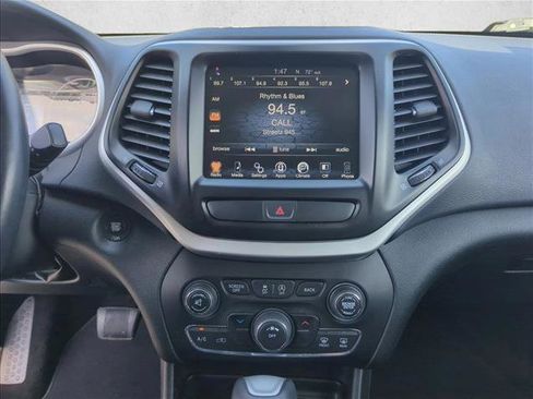 Used 2018 Jeep Cherokee Latitude Plus image 15