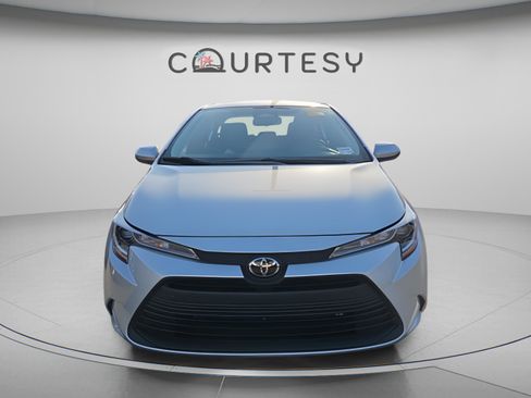 Certified 2025 Toyota Corolla LE FWD image 4