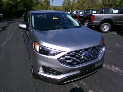 Used 2023 Ford Edge Titanium image 2