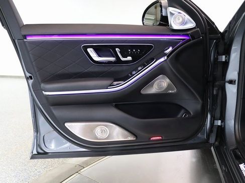 Used 2022 Mercedes-Benz S 580 4MATIC Sedan w/ Rear Seat Package image 19