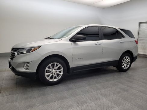 Used 2020 Chevrolet Equinox LS image 2