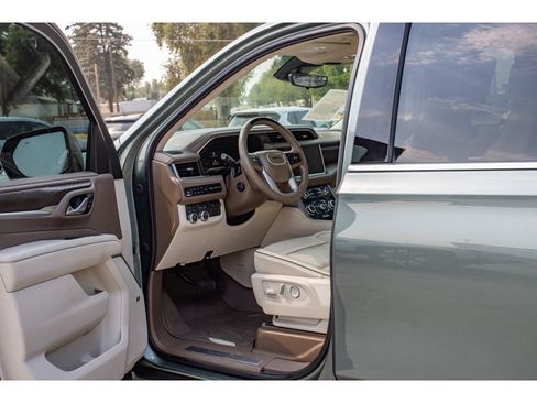 Used 2024 GMC Yukon Denali w/ Advanced Technology Package AWD/4WD image 29