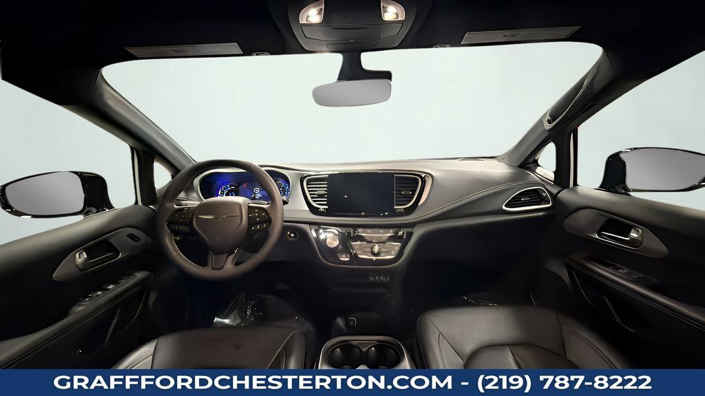 Used 2024 Chrysler Pacifica Limited FWD image 14