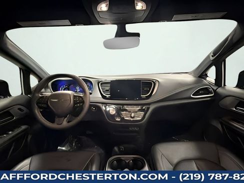 Used 2024 Chrysler Pacifica Limited FWD image 14