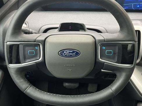 Used 2025 Ford Expedition Active image 18