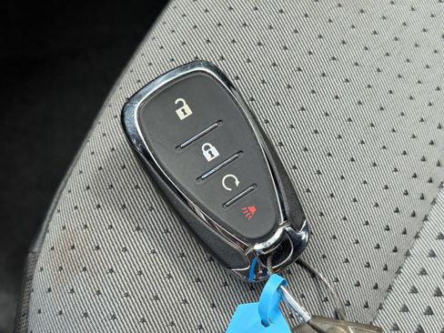 Used 2025 Chevrolet Trax LT FWD image 21