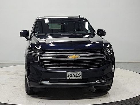 Used 2022 Chevrolet Tahoe LT w/ Luxury Package AWD/4WD image 2