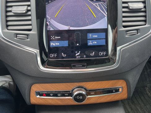 Used 2021 Volvo XC90 T6 Momentum w/ Climate Package image 15