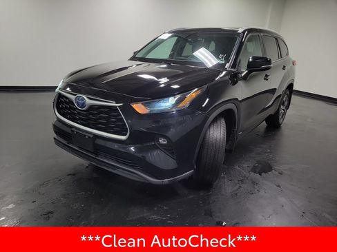Used 2023 Toyota Highlander XLE AWD/4WD image 4