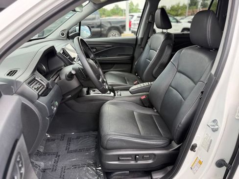 Used 2022 Honda Pilot Touring image 11