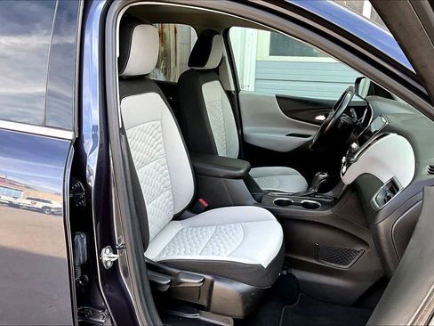 Used 2018 Chevrolet Equinox LT w/ Sun & Infotainment Package image 9