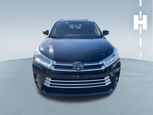 Used 2019 Toyota Highlander XLE image 3