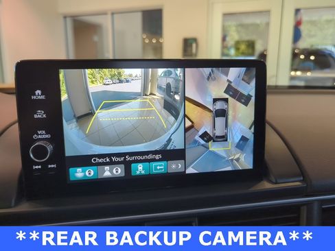 Used 2025 Honda Pilot Elite image 3