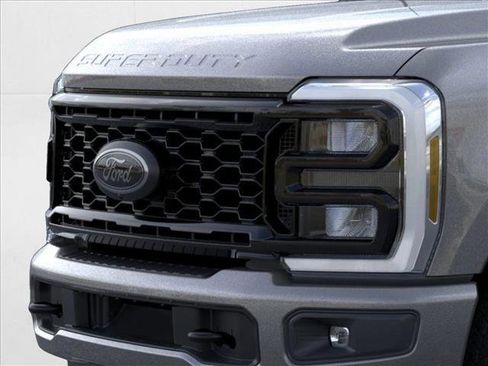 New 2026 Ford F350 Lariat w/ Black Appearance Package image 17