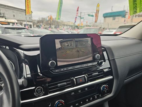 Used 2022 Nissan Pathfinder SV w/ Cargo Package image 18