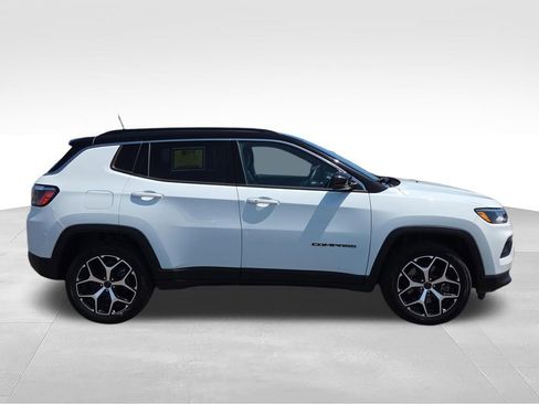 Used 2025 Jeep Compass Limited AWD/4WD image 7