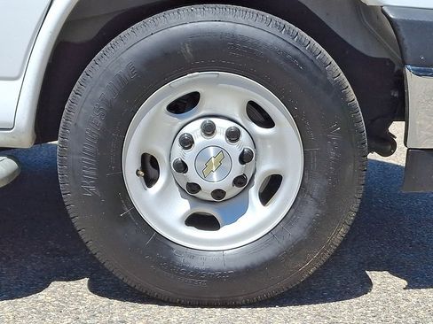 Used 2024 Chevrolet Express 2500 w/ Driver Convenience Package RWD image 8