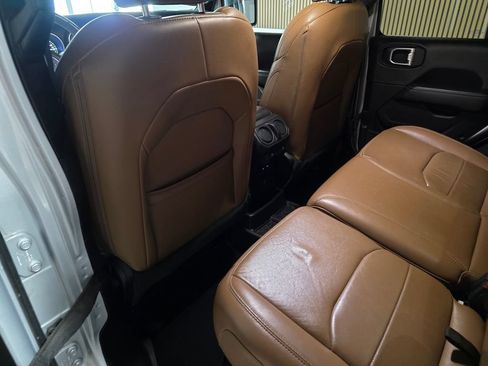 Used 2022 Jeep Wrangler Unlimited Sahara AWD/4WD image 14