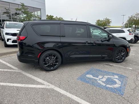 New 2026 Chrysler Pacifica Limited w/ S Appearance Package image 35