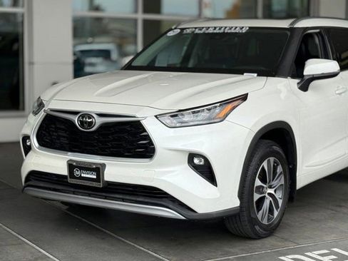Certified 2020 Toyota Highlander XLE image 3