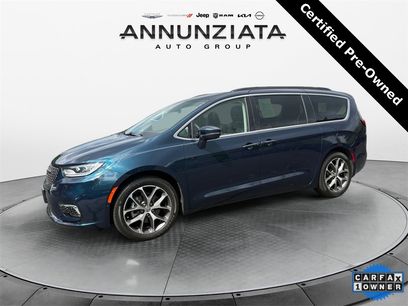 Used 2022 Chrysler Pacifica Touring-L w/ Uconnect Theater Family Group