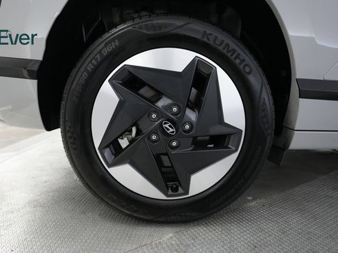 Used 2024 Hyundai Kona Limited FWD image 22