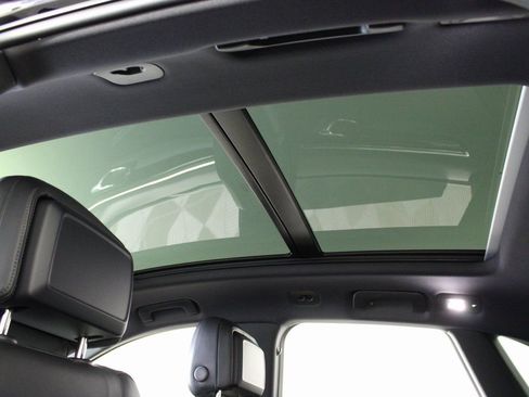 Certified 2025 Porsche Macan AWD/4WD image 20