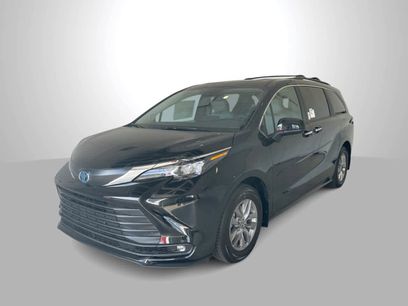 New 2025 Toyota Sienna XLE