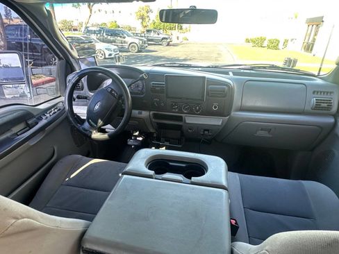 Used 2005 Ford F250 XLT image 9