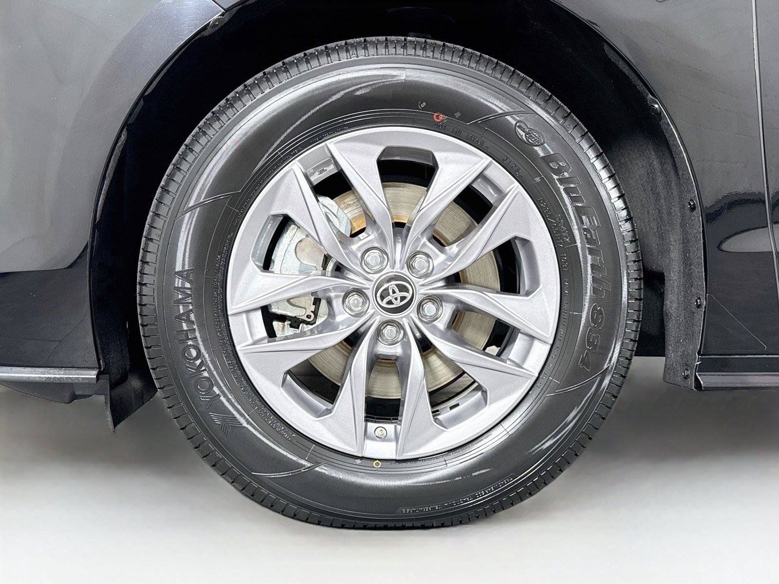 Certified 2024 Toyota Sienna XLE FWD image 44