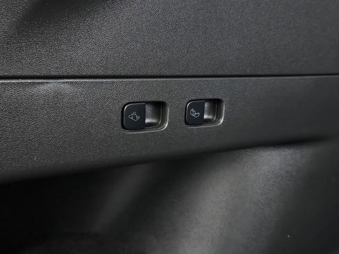 Used 2022 Tesla Model Y Long Range image 23