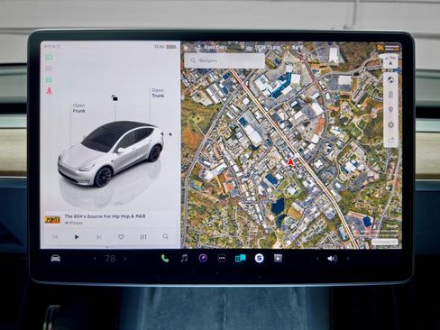 Used 2023 Tesla Model Y Long Range image 10