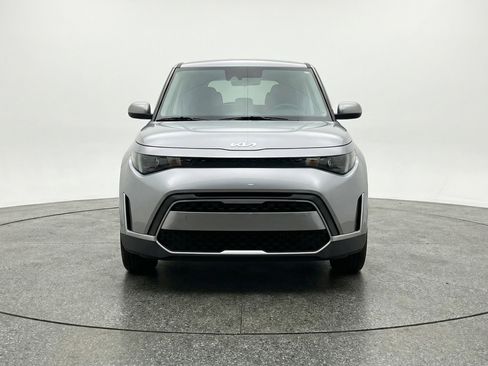 Used 2025 Kia Soul LX w/ LX Technology Package image 2