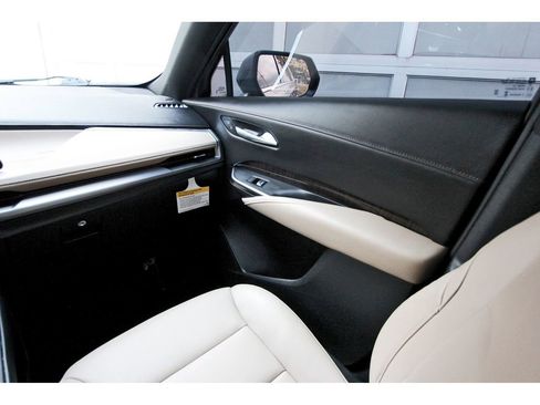 Certified 2025 Cadillac XT4 Premium Luxury image 8