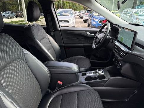 Certified 2025 Ford Escape SE image 28