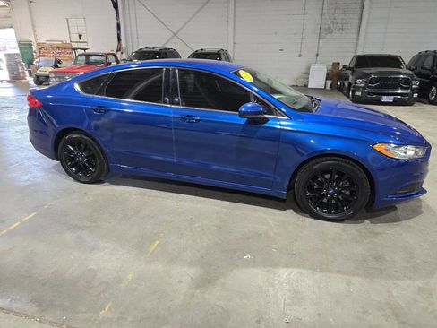 Used 2017 Ford Fusion SE image 16