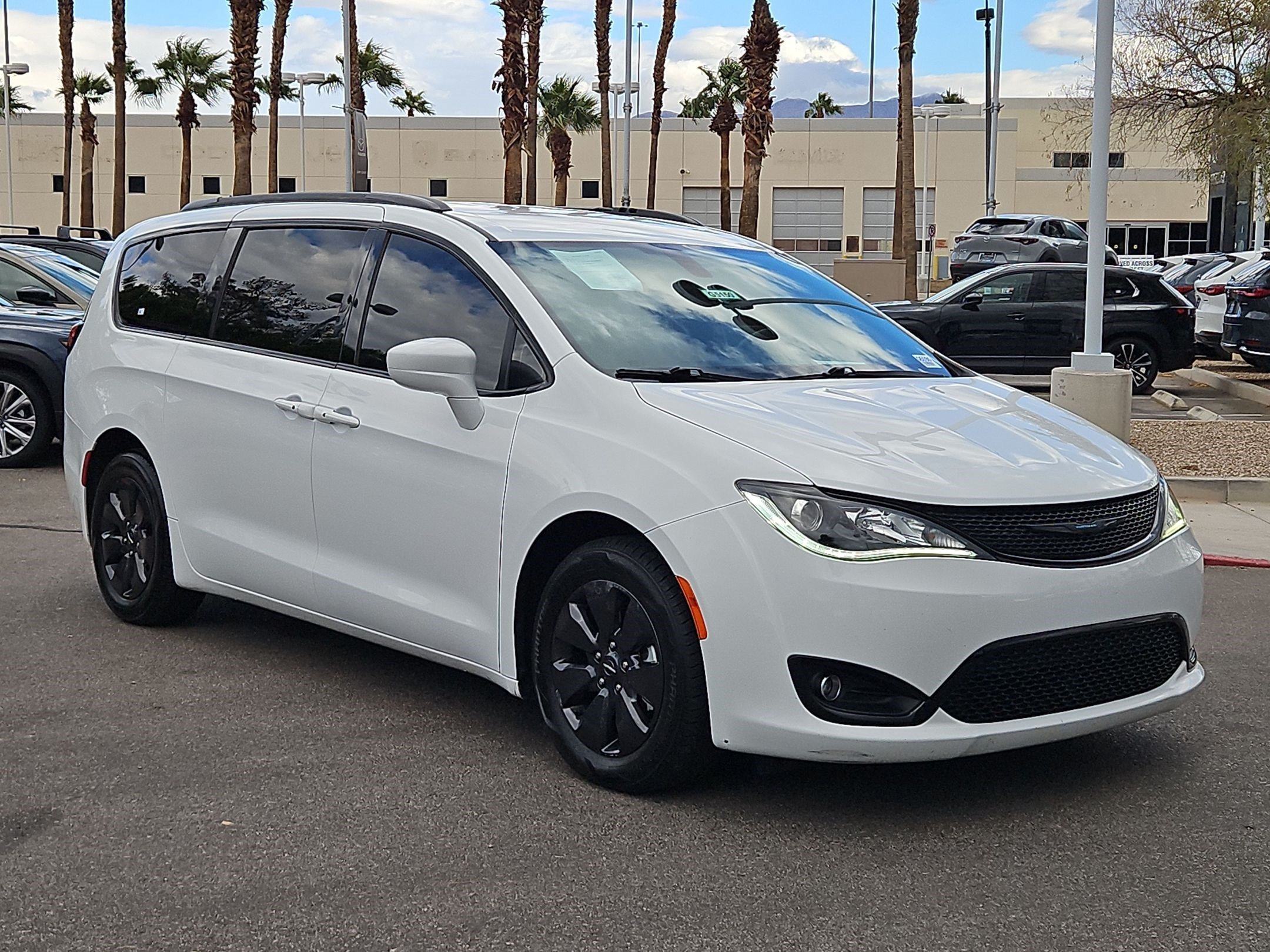 Used 2020 Chrysler Pacifica Touring-L FWD image 7