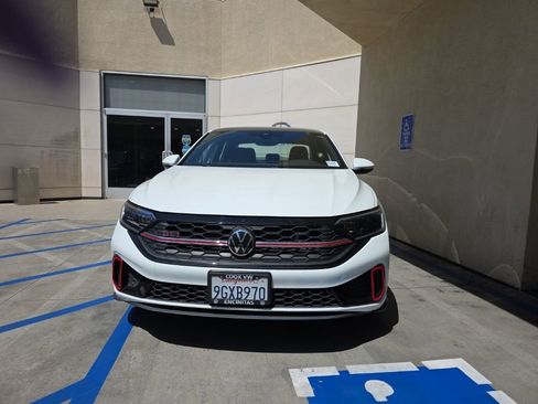 Used 2023 Volkswagen Jetta GLI Autobahn image 2