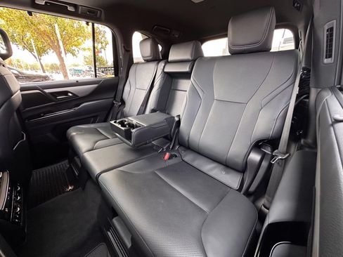 Used 2025 Lexus LX 600 F Sport w/ Accessory Package (2T) AWD/4WD image 23
