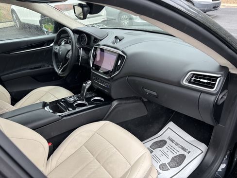 Used 2022 Maserati Ghibli Modena Q4 AWD/4WD image 23