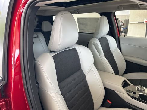 New 2025 Mitsubishi Outlander SE image 21