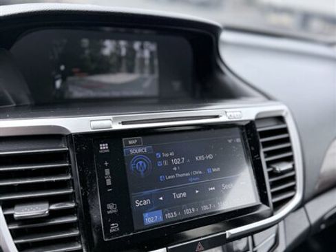 Used 2017 Honda Accord Touring image 11