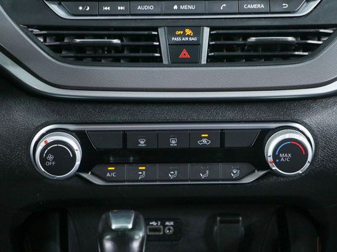 Used 2024 Nissan Altima 2.5 SR FWD image 20