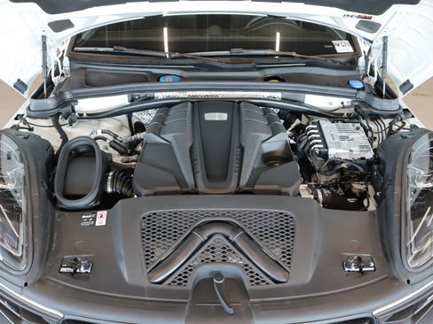 Used 2025 Porsche Macan GTS image 25