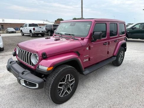 Used 2024 Jeep Wrangler Unlimited Sahara w/ Technology Group AWD/4WD image 3