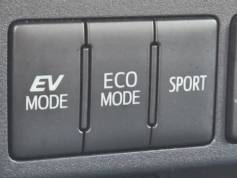 Used 2018 Toyota RAV4 Limited AWD/4WD image 19