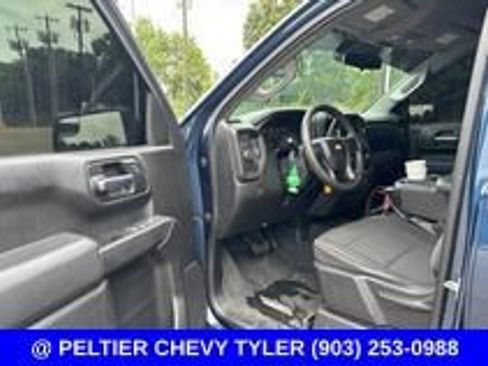 Used 2020 Chevrolet Silverado 1500 Custom w/ Infotainment Package RWD image 11